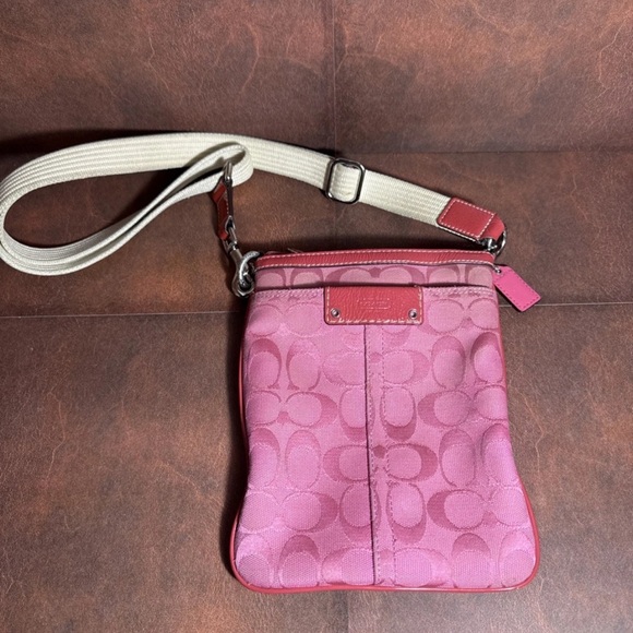 Coach Hot Pink Fuschia Signature Crossbody Vintage Classic Signature Canvas - Picture 1 of 7